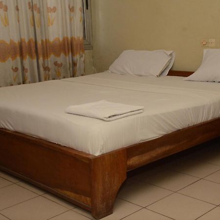 Hotel Ambassadors Ломе Екстериор снимка