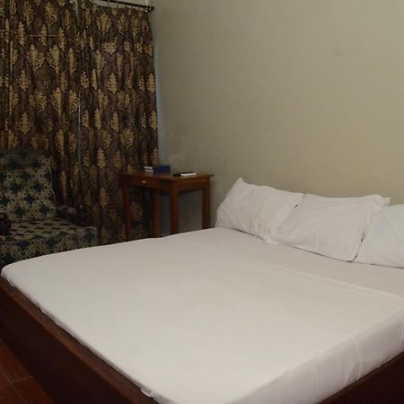 Hotel Ambassadors Ломе Екстериор снимка