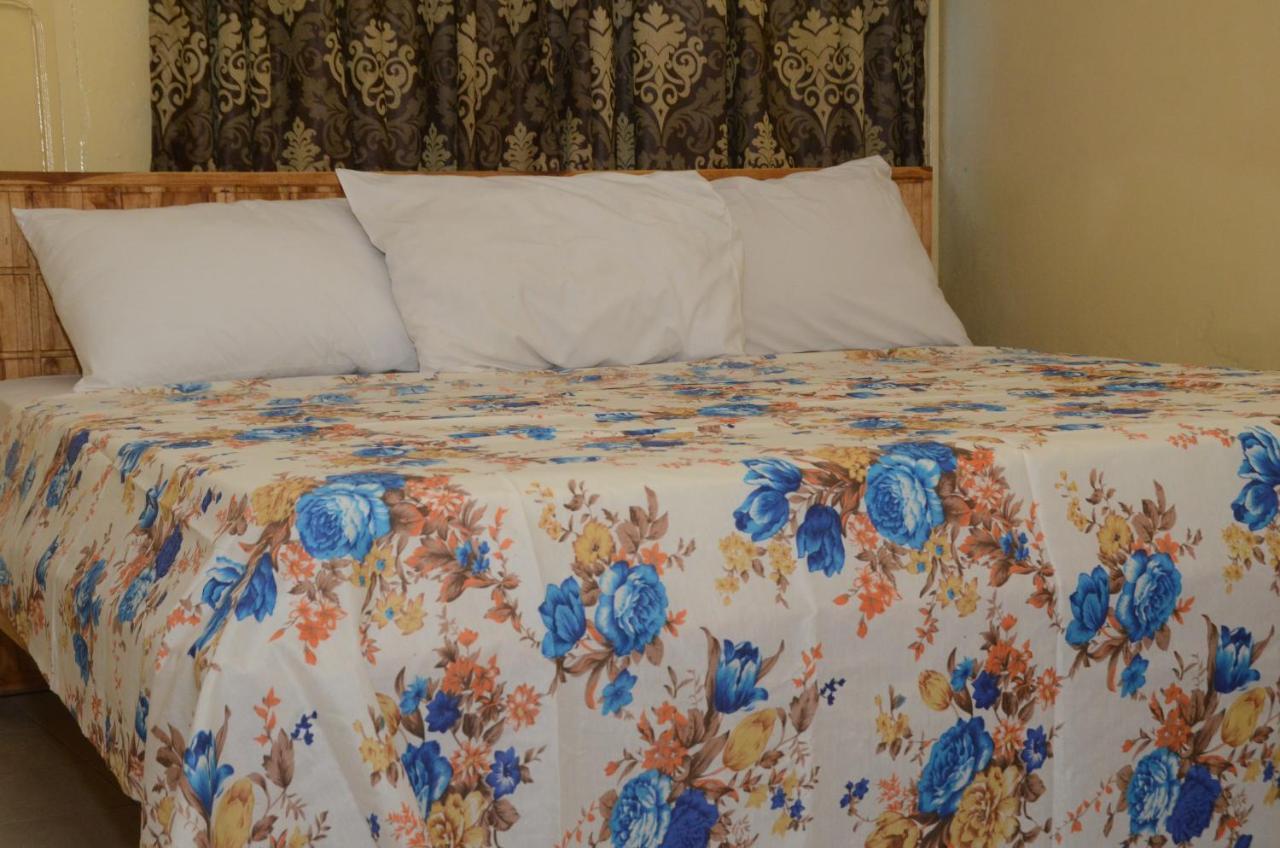 Hotel Ambassadors Ломе Екстериор снимка